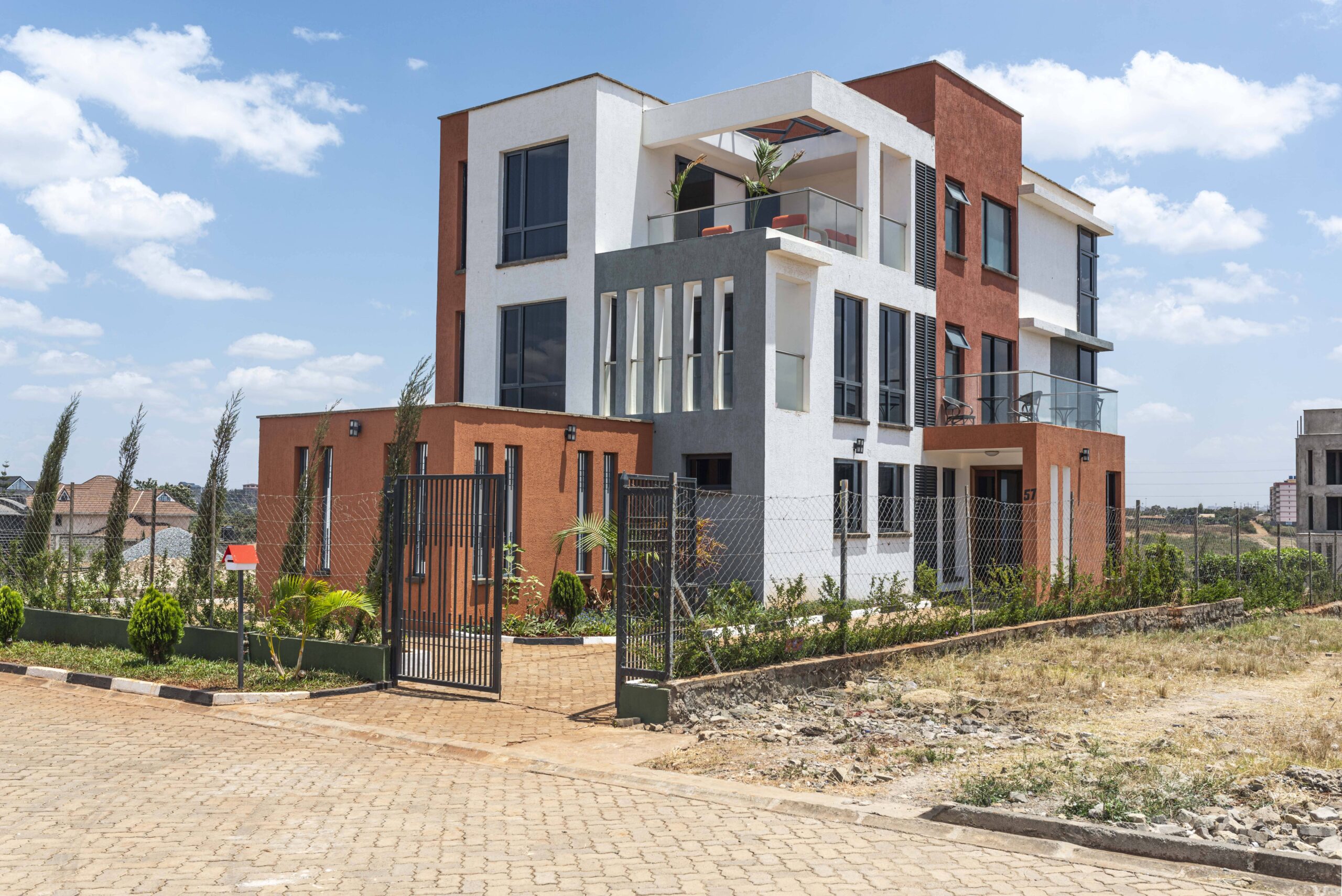 143 BROOKVIEW MEMBLEY: Ultra-Modern 4-Bedroom Townhouses