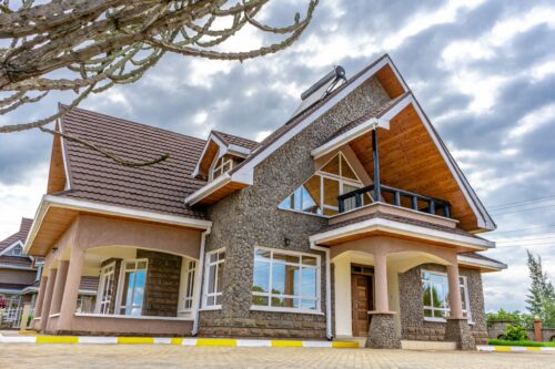 Standalone House for Rent in Thika Greens Golf Resort | 1/2-Acre Plot | Main House + Detached Guest House | 2 DSQs |