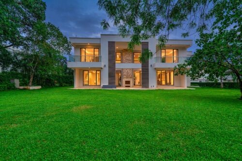The Peak of Sophistication: Majestic 5-Bedroom Villa in Karen, Nairobi