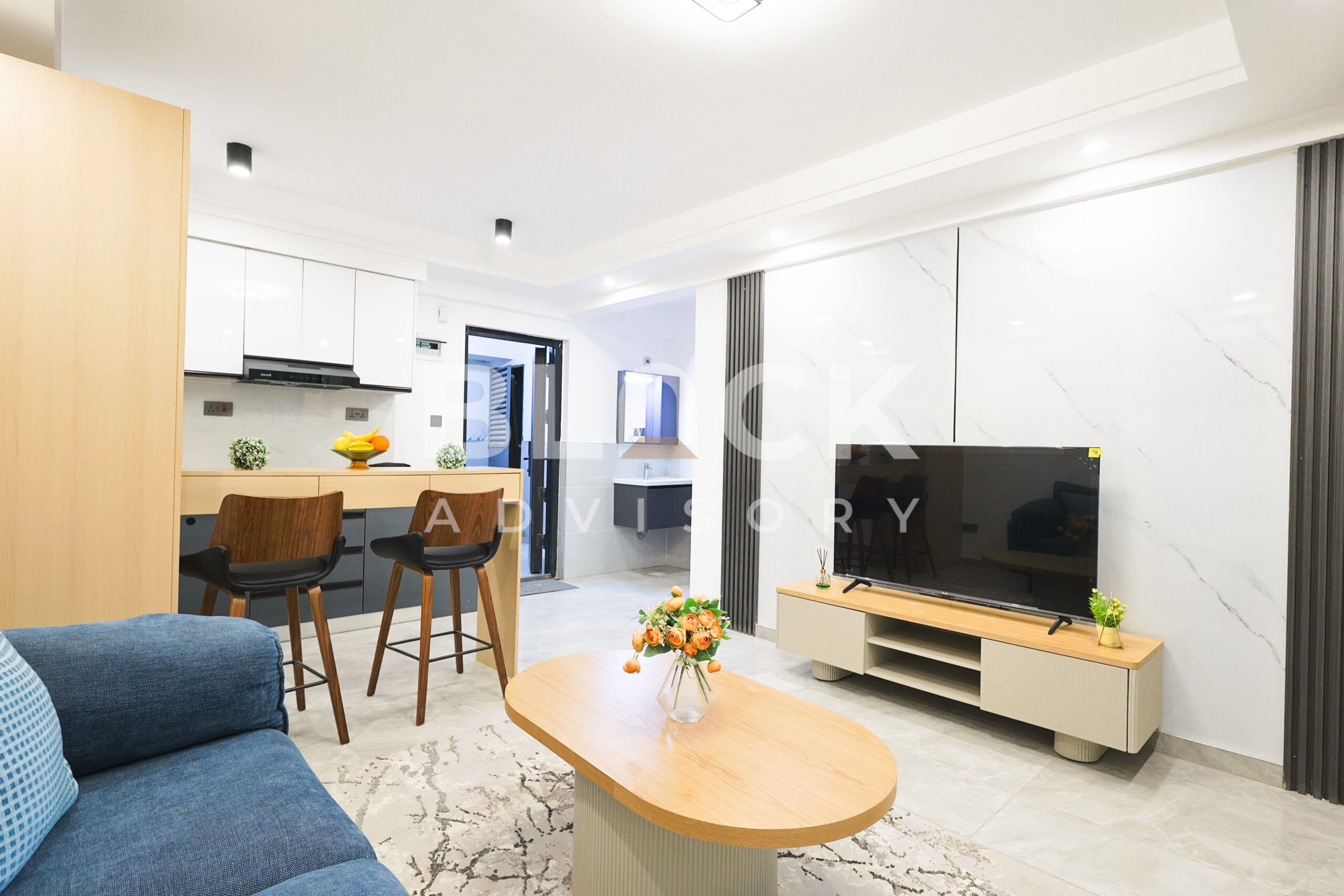 City Oasis Homes show apartment: kitchen with breakfast bar