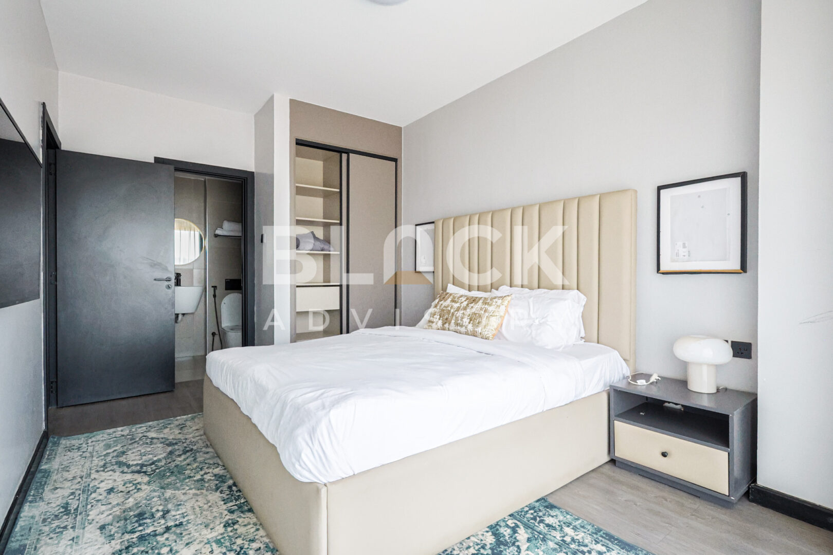 Escada Apartments